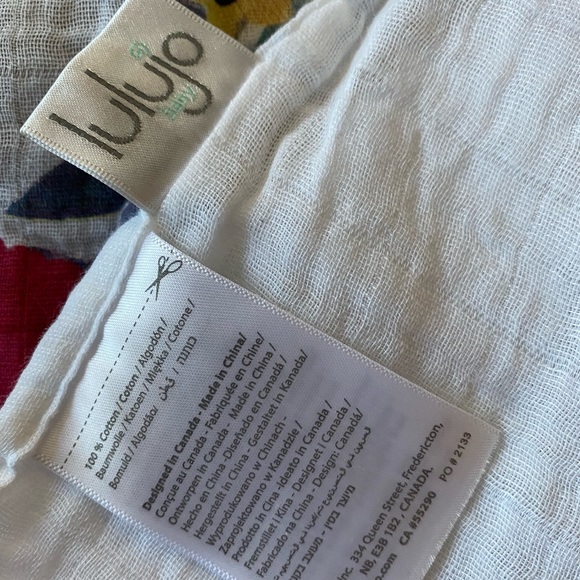 Assortment , milestone blanket, milk snob modern swaddle, bibs, hanging sign - Picture 4 of 7